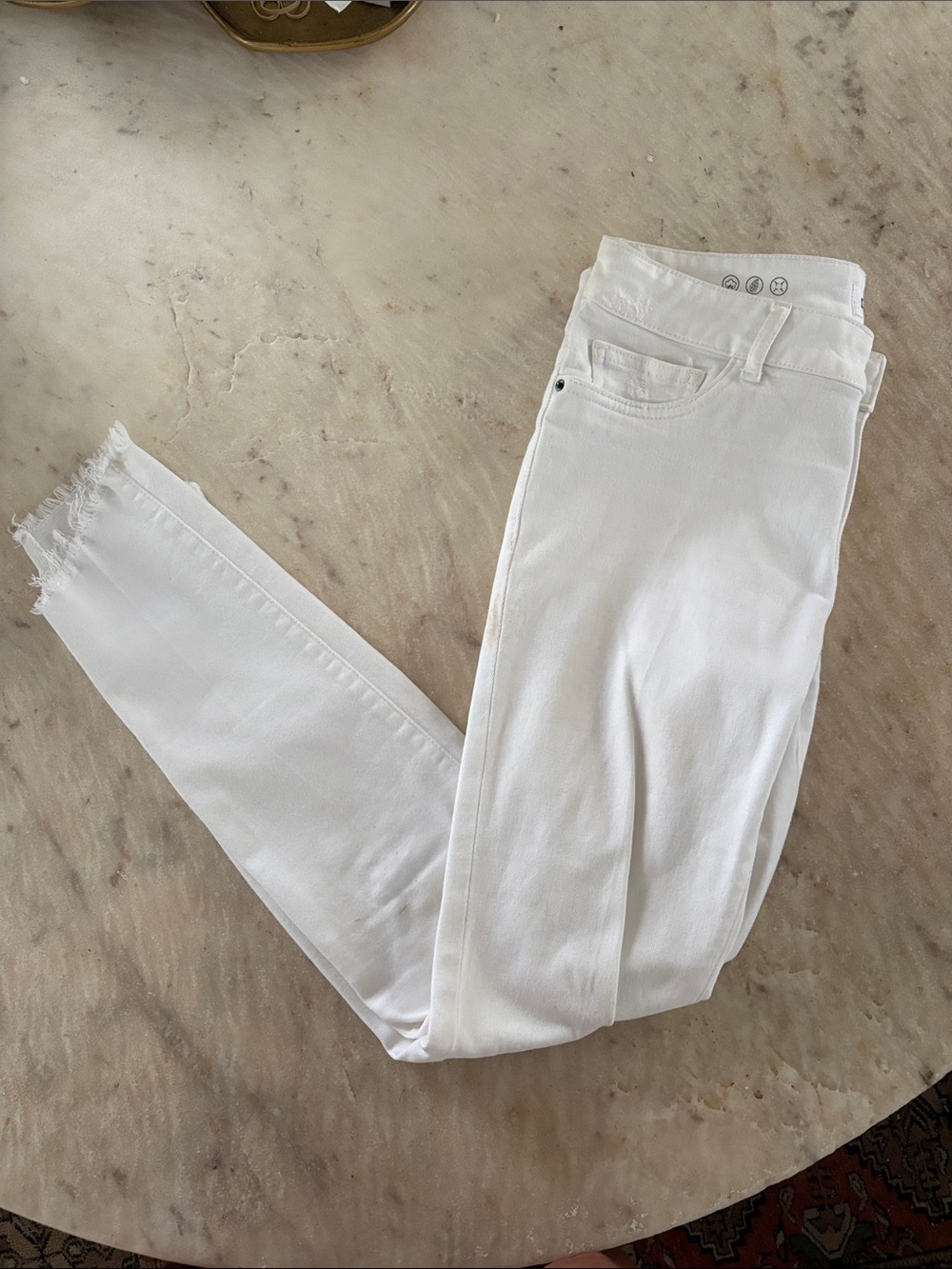 DL1961 White High-Rise Skinny Jeggings with Raw Hem